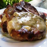 Pork Chops With Blue Cheese Gravy_image