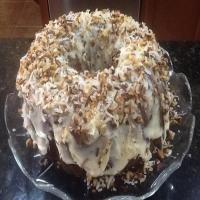 Humming Bird Bundt Cake with Cream Cheese Frosting_image