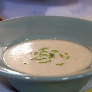 Vichyssoise with Sour Cream and Chives image