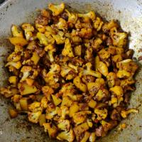 Cauliflower and Potato Stir-Fry - East Indian Recipe_image