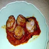 Grilled Scallops With Red Pepper Sauce image