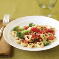 Cheese Tortellini with Broccoli, Tomatoes, and Garlic_image