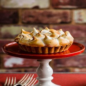 Lemon s'mores meringue pie_image