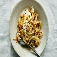Spaghetti With Burrata and Garlic-Chile Oil_image