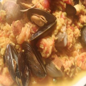 Quick and Easy Crockpot Paella with a Kick_image