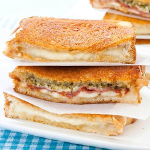 Grilled Cheese Sandwiches for a Crowd_image