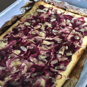 Cranberry Almond Swirl Cheesecake Cookie Bars_image