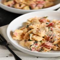 Spinach and Tomato Tortellini Recipe image