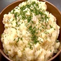 Johnny Garlic's Famous Garlic and Rosemary Mashed Potatoes image