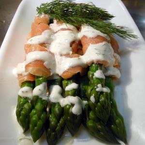 Asparagus and Salmon With Dill Cream_image