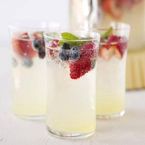 Red and Blue Lemonade Cocktail_image