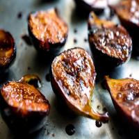 Grilled Figs With Pomegranate Molasses_image