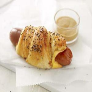 Cheesy Piggies in a Blanket with Come-Back Sauce_image
