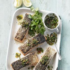 Griddled salmon with spring onion dressing_image