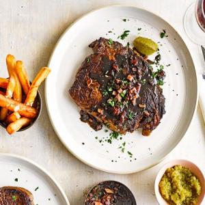 Rib-eye steak with red wine & pastrami sauce_image