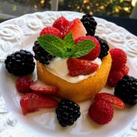 Berries and Cream Shortcake On The Go_image