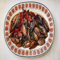 Glazed Shallots with Chile and Thyme_image