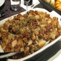 Bread Stuffing W/ Pears, Bacon, Pecans & Caramelized Onions_image