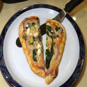 Naan Garlic Spinach and Broccoli Pizza Recipe - (4.5/5)_image