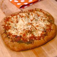 White Pizza with Chicken, Pesto and Pine Nuts_image