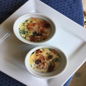 Baked Eggs With Cheddar and Bacon for Two_image