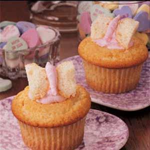 Fancy Cream Cupcakes_image