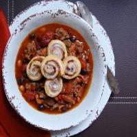 Spicy Cinnamon Chili with Cinnamon Roll Croutons_image