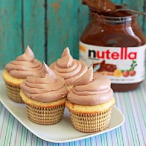 Fluffy Nutella Buttercream Frosting_image