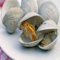 Beer-Steamed Clams on a Gas Grill_image