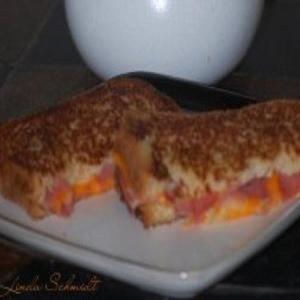 Fresh Golden Egg Grilled Capicola Pepperoni Cheese Sandwich_image