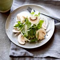 Quick Vidalia Onion, Mushroom and Parsley Salad_image