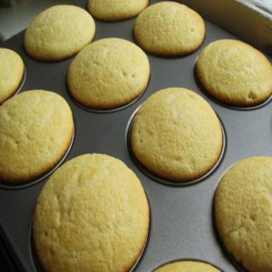Easy Vanilla Cupcakes image