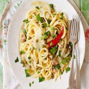 Spicy fennel linguine with sardines & capers_image