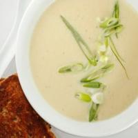 Creamy parsnip and apple soup image