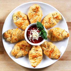 Cheesy Parmesan Crusted Crescent Rolls_image