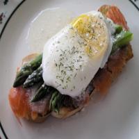 Smoked Salmon With Poached Eggs and Asparagus_image