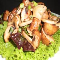 Marinated Mushrooms in Lettuce Cups_image
