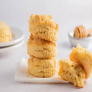 Easy Cornmeal Biscuits_image