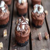 Death By Chocolate Mini Cheesecake Pies_image