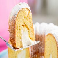Giant Twinkie Bundt Cake_image