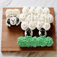 Little Lamb Pull-Apart Cupcakes_image