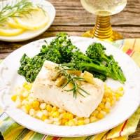 Grilled Halibut with White Wine Sauce_image