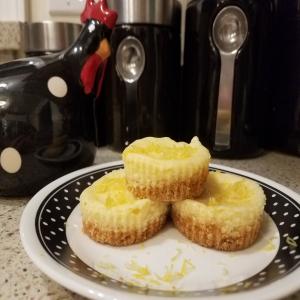 Mini Lemon Cheesecakes With Graham Cracker Crust_image