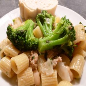 Easy Turkey Sausage, Broccoli, and Pasta image