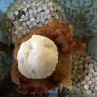 Easy Microwave Poached Eggs_image