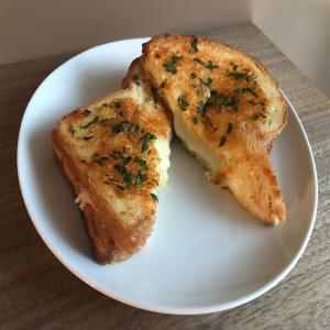 Garlic Bread Grilled Cheese_image