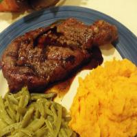 Espresso-Bourbon Steaks With Mashed Sweet Potatoes_image
