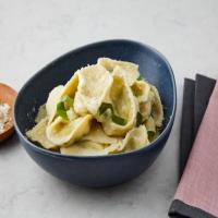Tortellini with Spinach-Ricotta Filling and Parmesan Sauce_image