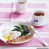Poached Eggs with Bacon Grits and Wilted Spinach_image