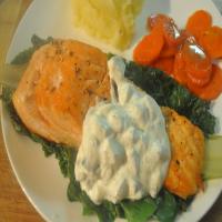 Grilled Salmon With Tangy Cucumber Sauce_image
